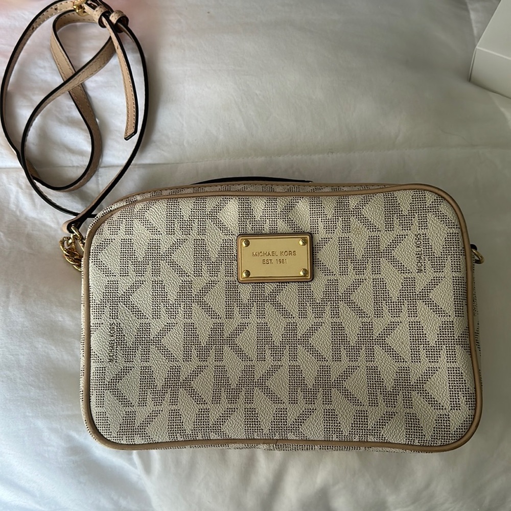 Jet Set Large Printed Logo Crossbody Bag
